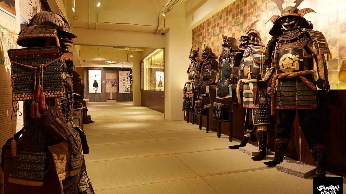 Guide presenting katana blades at the Samurai Ninja Museum Shinjuku, one of the interactive museums in Tokyo